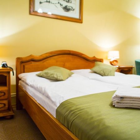 Hotel Satelit Piest'any Eksteriør bilde